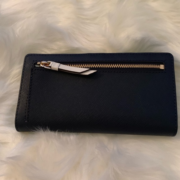 Sold!! Kate Spade Large Slim billfold - Picture 2 of 4